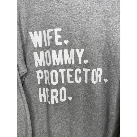 Gildan "Wife Mommy Protector Hero" gray sweat shirt size Medium - Picture 7 of 8